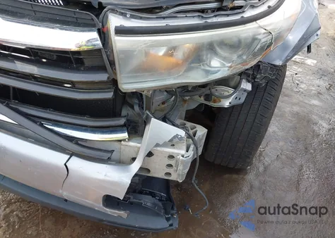 2015 Toyota Highlander Le Plus V6 z USA, uszkodzony, nr VIN 5TDBKRFH7FS073652